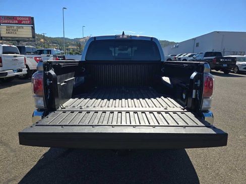 Used 2021 Toyota Tacoma TRD Off-Road AWD/4WD image 19