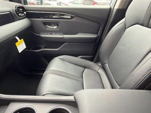 New 2025 Honda Pilot Touring image 23