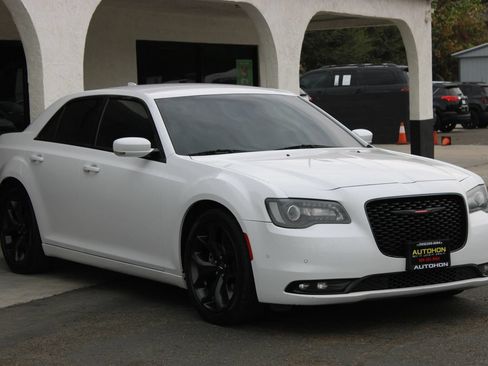 Used 2021 Chrysler 300 S RWD image 3