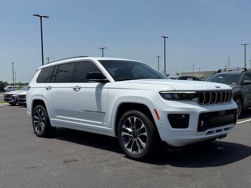 Used 2024 Jeep Grand Cherokee L Overland w/ Trailer Tow Package AWD/4WD image 3