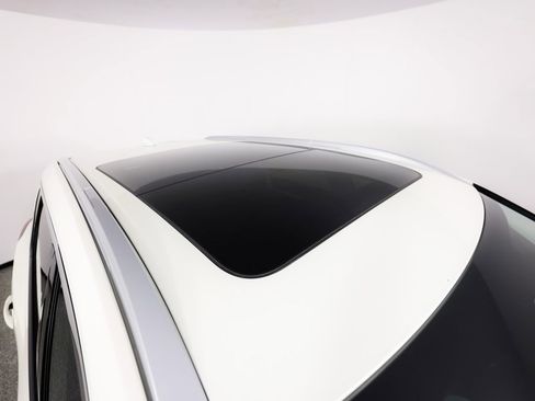 Used 2023 Nissan Rogue SL w/ SL Premium Package image 12