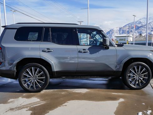 Used 2024 Lexus GX 550 w/ Cold Area Package image 9