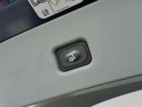 Used 2020 Lincoln Nautilus Reserve AWD/4WD image 23