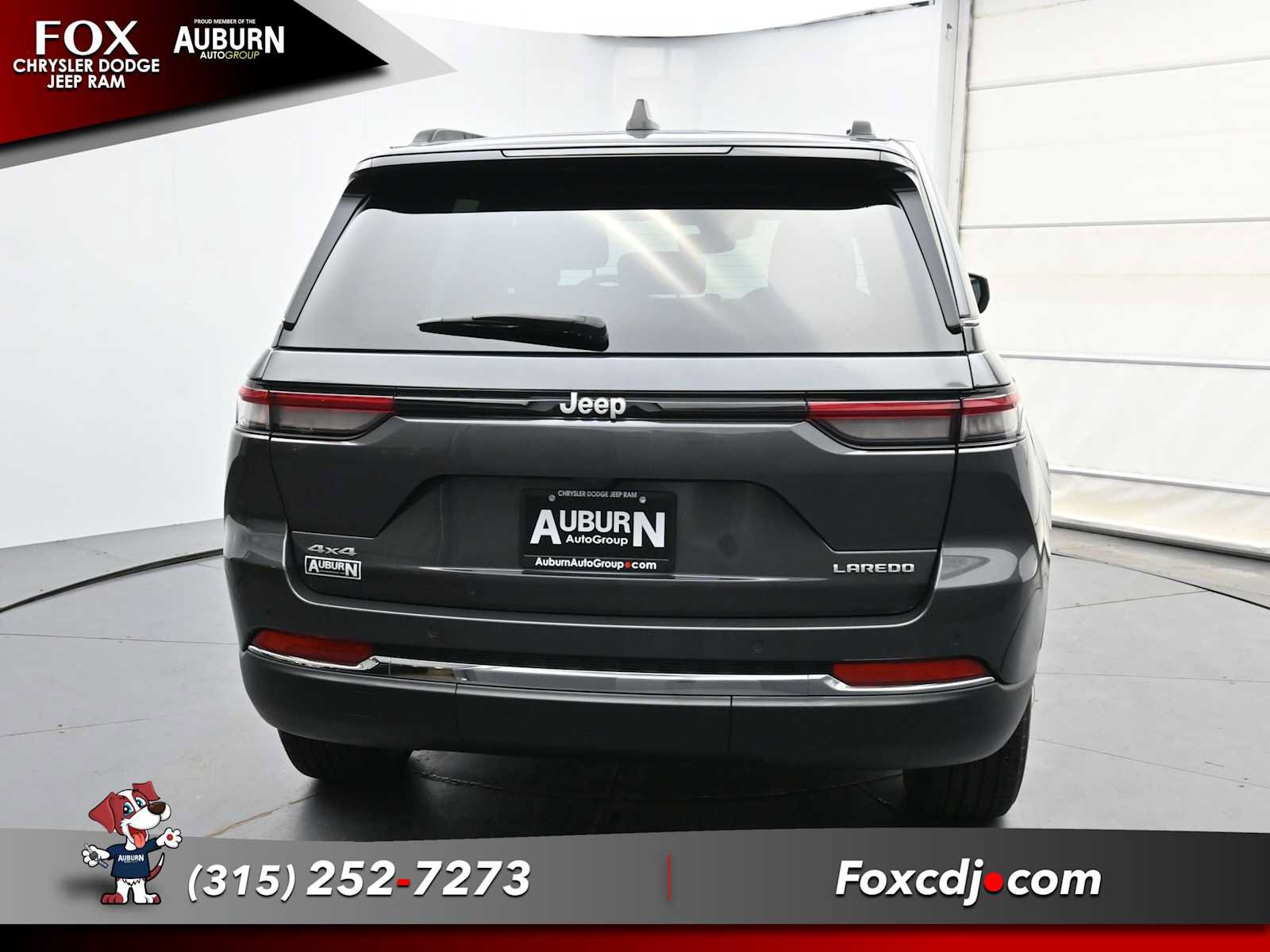 Used 2024 Jeep Grand Cherokee Laredo X w/ Luxury Tech Group I AWD/4WD image 4
