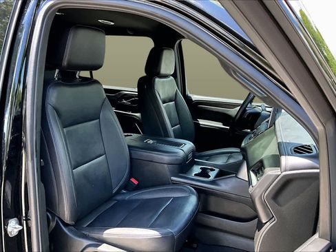 Used 2024 Chevrolet Suburban LT AWD/4WD image 9