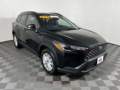 Certified 2025 Toyota Corolla Cross LE FWD image 3