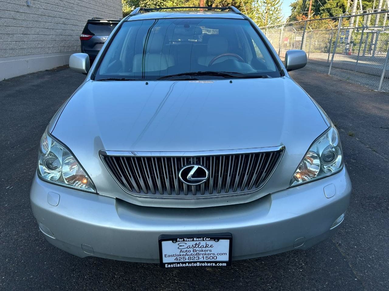 Used 2005 Lexus RX 330 AWD w/ Premium Plus Pkg image 2