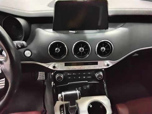 Used 2018 Kia Stinger GT1 RWD image 12