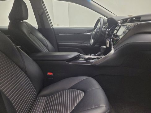 Used 2018 Toyota Camry SE w/ Moonroof Package FWD image 21