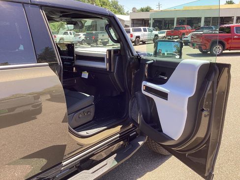 New 2024 GMC Hummer EV 2X image 17