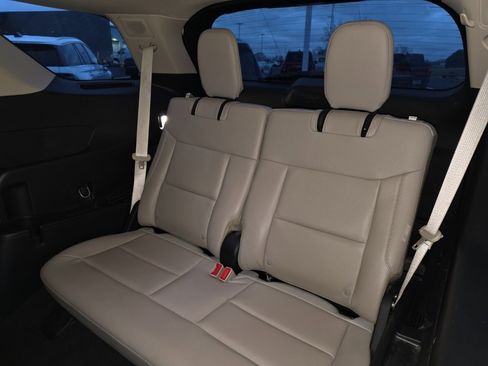 Used 2022 Ford Explorer Limited image 16