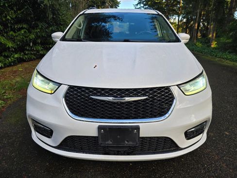 Used 2021 Chrysler Pacifica Touring-L image 8