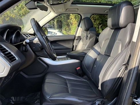 Used 2017 Land Rover Range Rover Sport SE image 9
