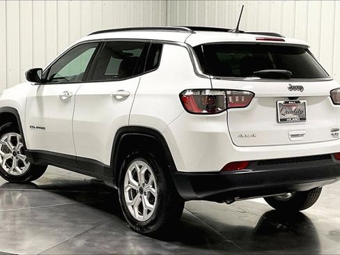 Used 2025 Jeep Compass Latitude w/ Sun & Sound Group AWD/4WD image 12