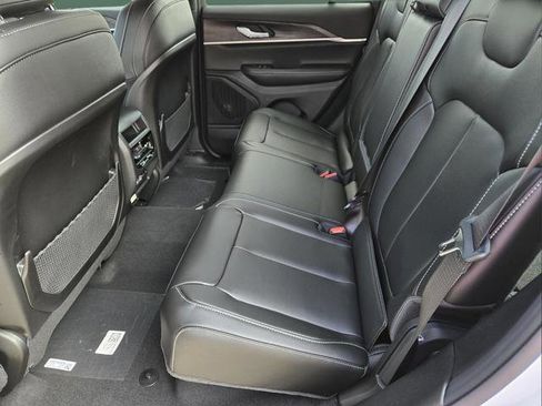 New 2025 Jeep Grand Cherokee Limited AWD/4WD image 21