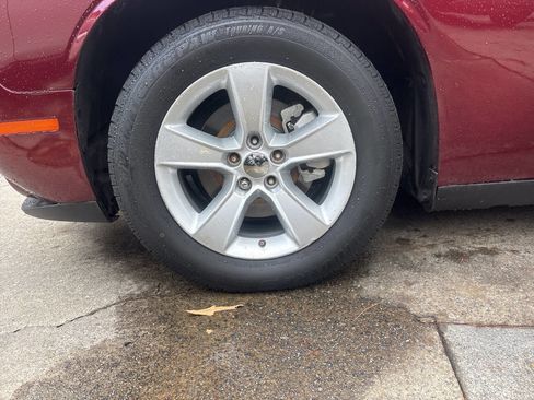 Used 2019 Dodge Challenger SXT image 15