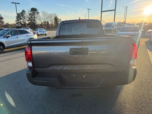 Used 2022 Toyota Tacoma SR image 7