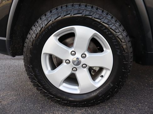 Used 2012 Jeep Grand Cherokee Laredo image 42