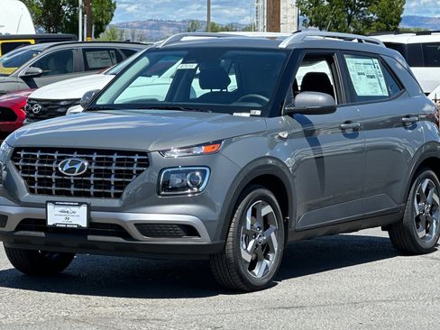 Used 2026 Hyundai Venue SEL FWD image 8