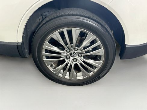 Used 2022 Toyota Venza Limited w/ Advanced Technology Package AWD/4WD image 11