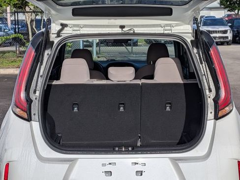 Certified 2025 Kia Soul LX w/ LX Technology Package FWD image 13