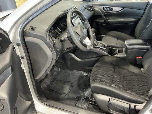 Used 2021 Nissan Rogue Sport S image 3