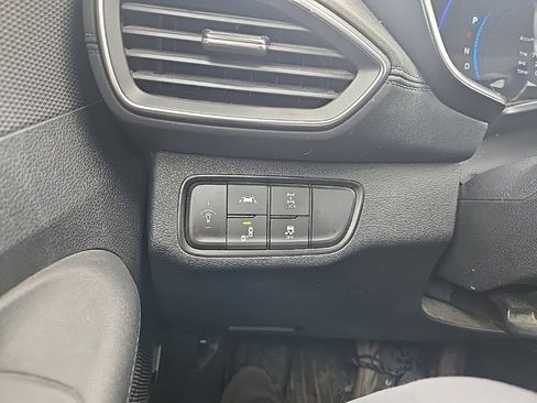 Used 2019 Hyundai Santa Fe SEL image 18