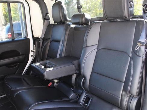 Used 2022 Jeep Gladiator Overland w/ Popular Equipment Package AWD/4WD image 27