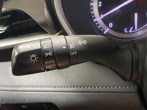 Used 2022 Toyota Highlander XLE AWD/4WD image 25