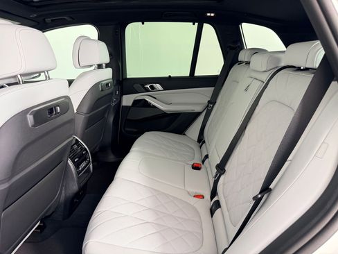 Used 2026 BMW X5 xDrive40i w/ M Sport Package image 13