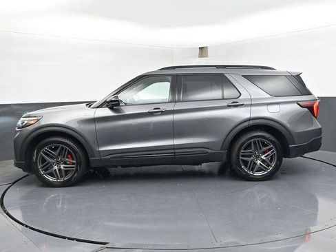 Used 2025 Ford Explorer ST-Line w/ ST-Line Street Pack AWD/4WD image 4