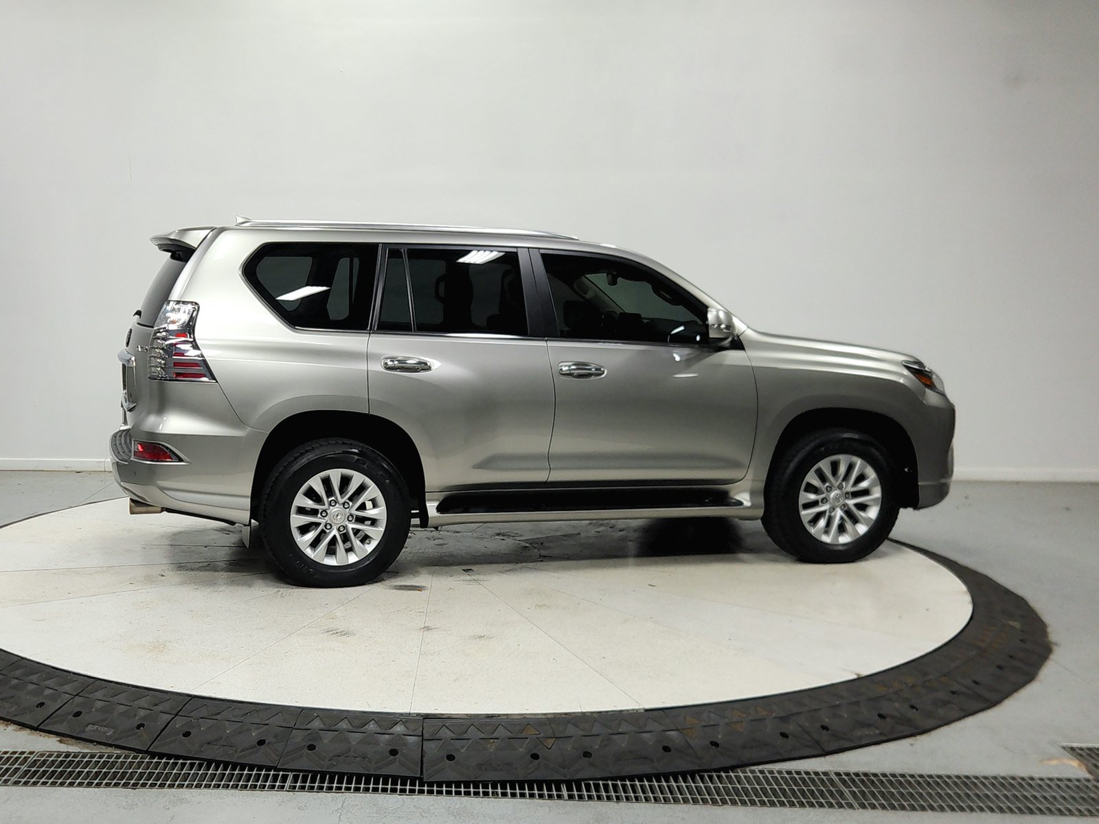 Used 2023 Lexus GX 460 Premium w/ Premium Package AWD/4WD image 9
