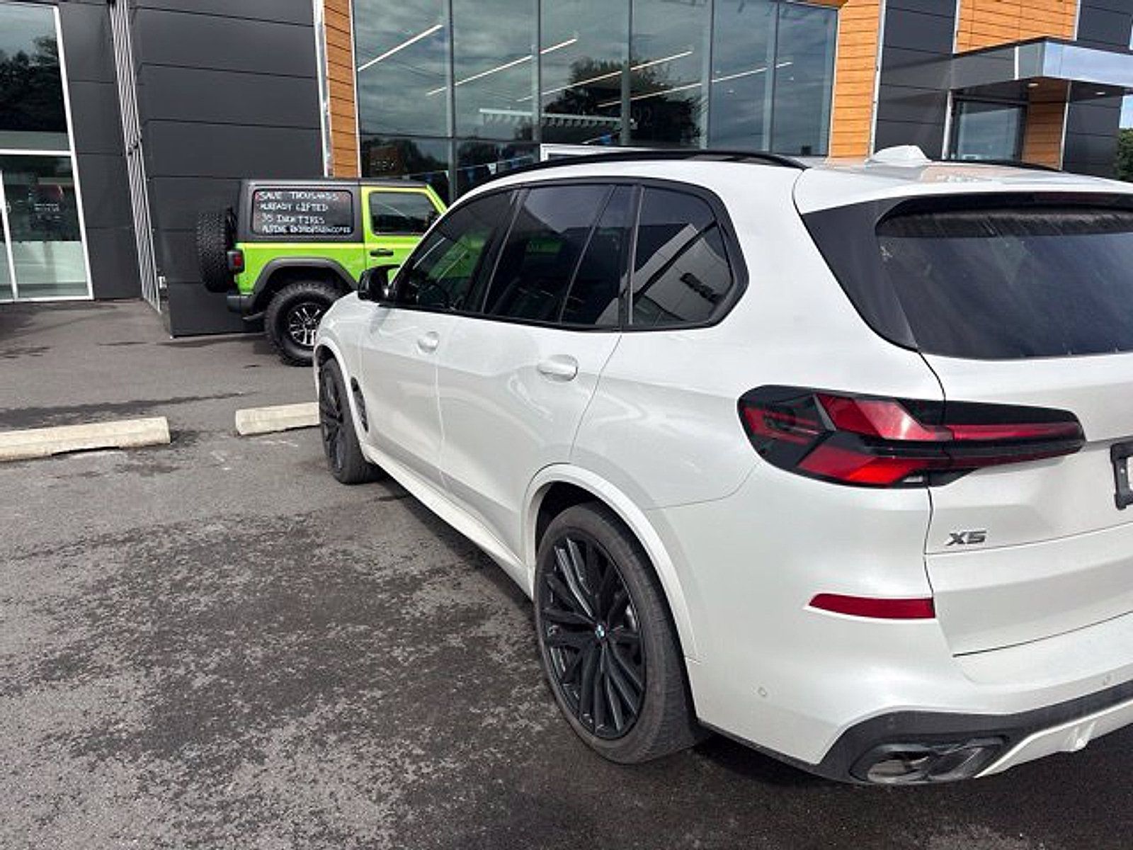 Used 2025 BMW X5 M60i w/ Parking Assistance Package AWD/4WD image 5