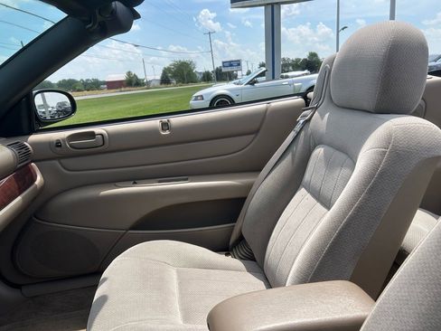 Used 2002 Chrysler Sebring LX image 15