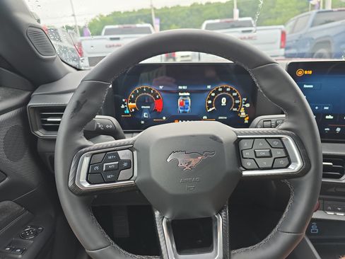 Used 2025 Ford Mustang Coupe RWD image 14