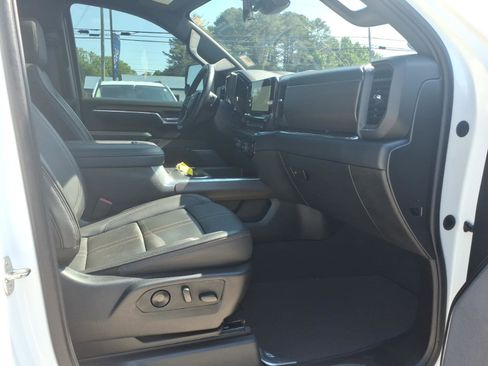 Used 2024 Chevrolet Silverado 2500 High Country w/ Technology Package AWD/4WD image 6