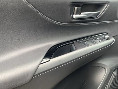 Used 2023 Toyota Venza LE AWD/4WD image 17