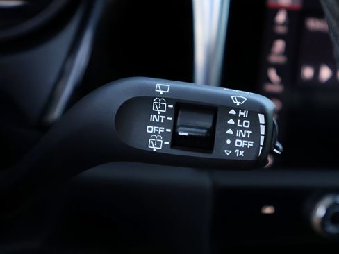 Certified 2025 Porsche Macan AWD/4WD image 31