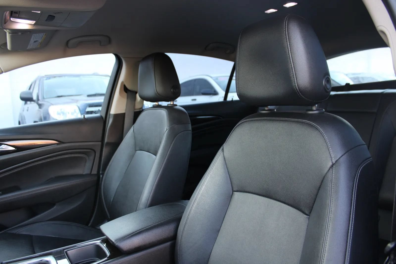 Used 2019 Buick Regal Essence FWD image 11