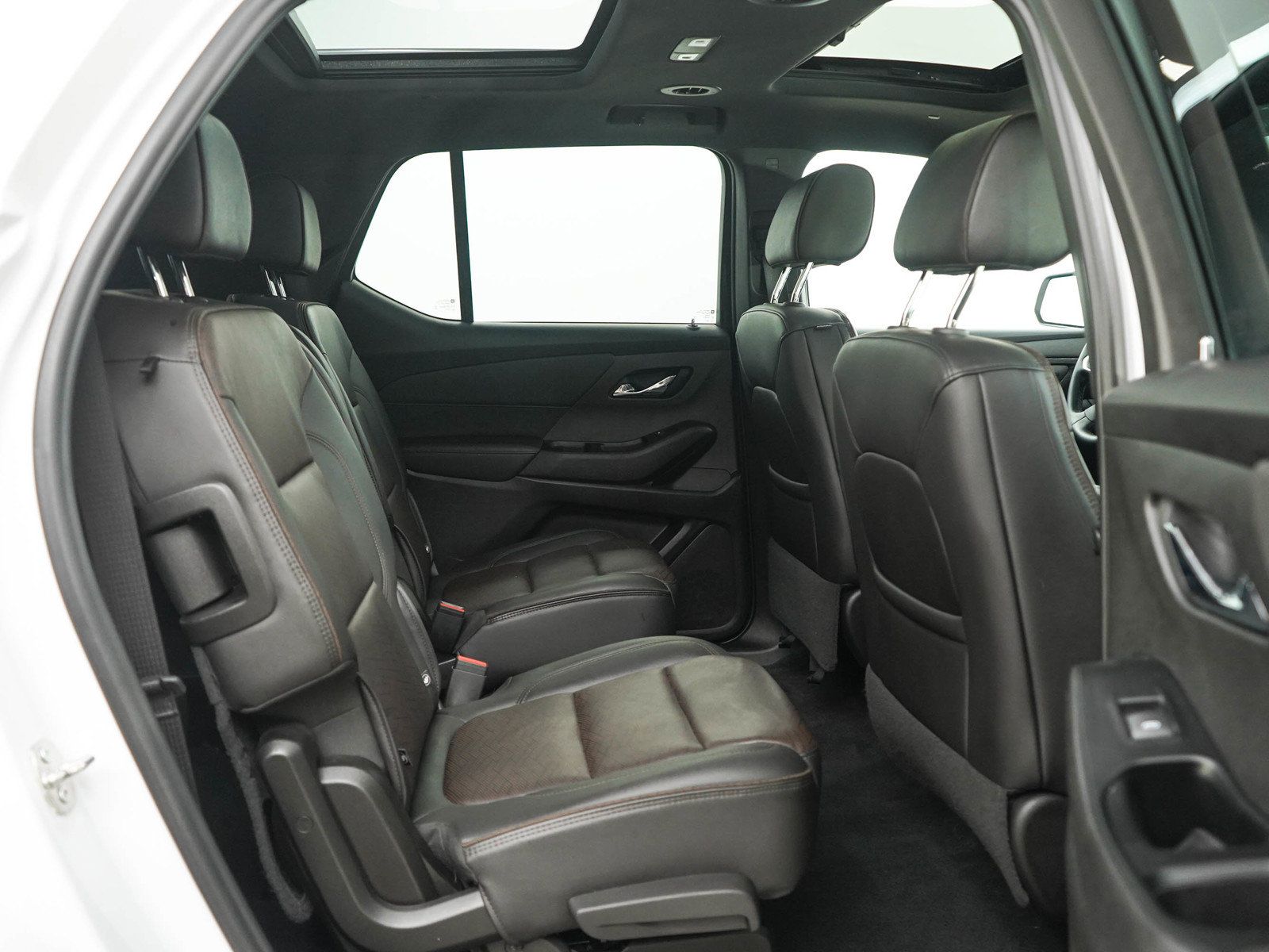 Used 2023 Chevrolet Traverse High Country w/ LPO, Floor Liner Package AWD/4WD image 12