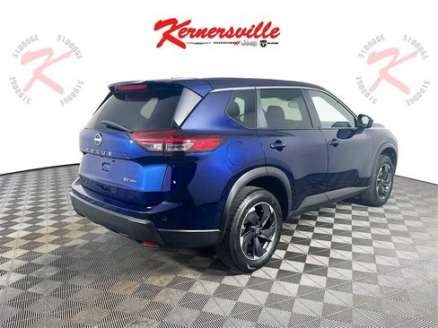 Used 2024 Nissan Rogue SV image 7