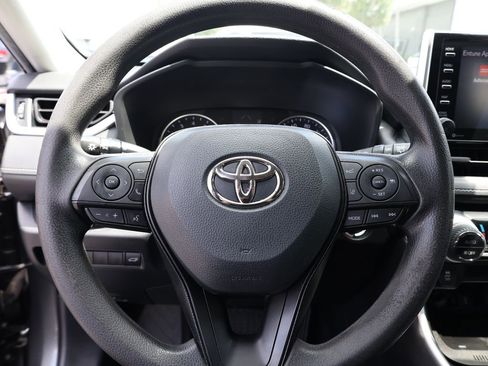 Used 2021 Toyota RAV4 XLE w/ Convenience Package FWD image 34