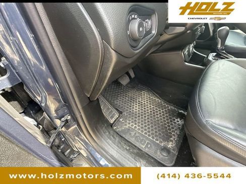 Used 2022 Jeep Renegade Limited w/ Sun, Sound & Wheels Group image 35