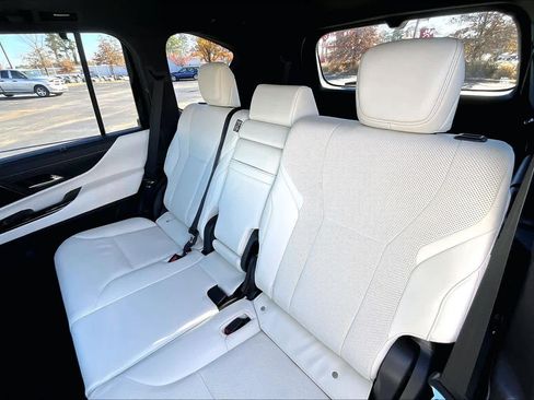 Used 2025 Lexus LX 600 4WD w/ Luxury Package image 20