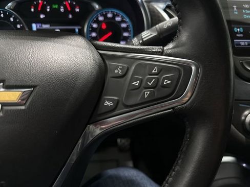 Used 2017 Chevrolet Malibu LT FWD image 18