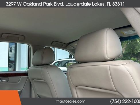 Used 2007 Cadillac DTS w/ Trunk Convenience Package image 48