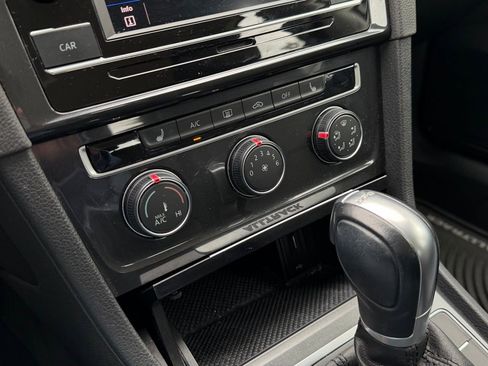 Used 2019 Volkswagen Golf Alltrack S image 22