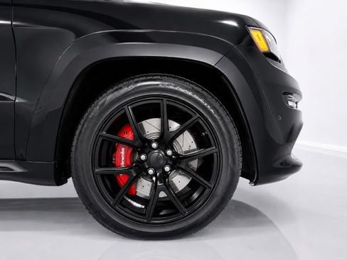 Used 2015 Jeep Grand Cherokee SRT w/ Luxury Group II AWD/4WD image 9