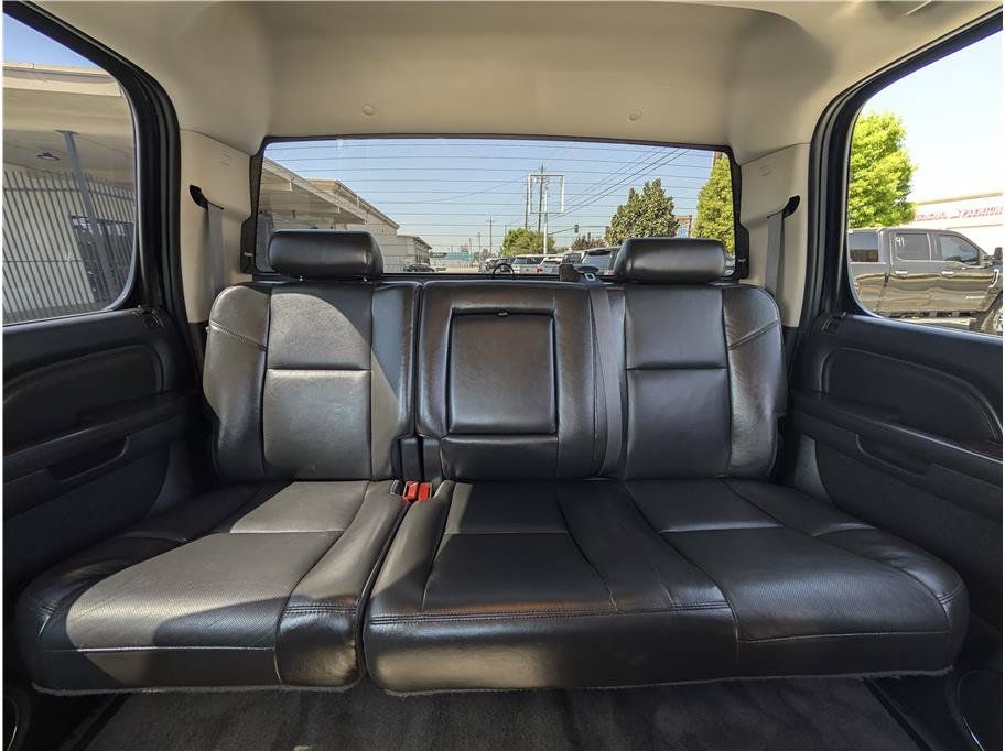 Used 2011 GMC Sierra 2500 Denali w/ Suspension Package, Off-Road AWD/4WD image 8