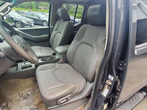 Used 2014 Nissan Frontier SL image 9